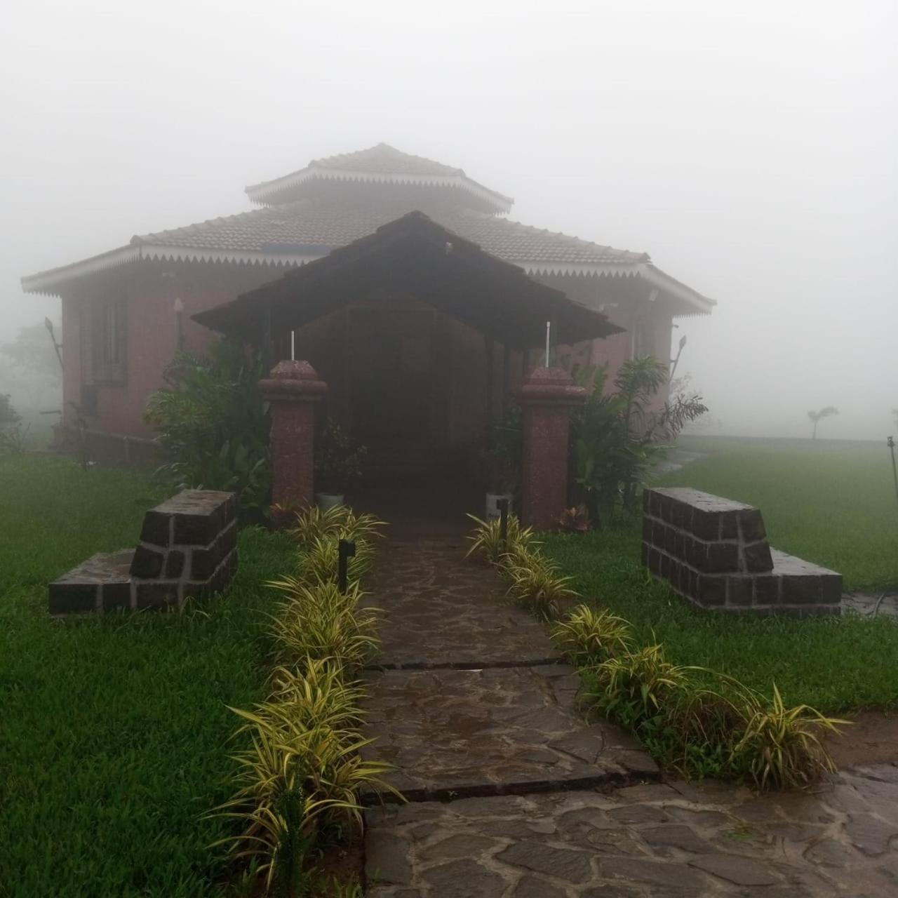Umbartha Resort Naneghat Ghātghar Exterior photo