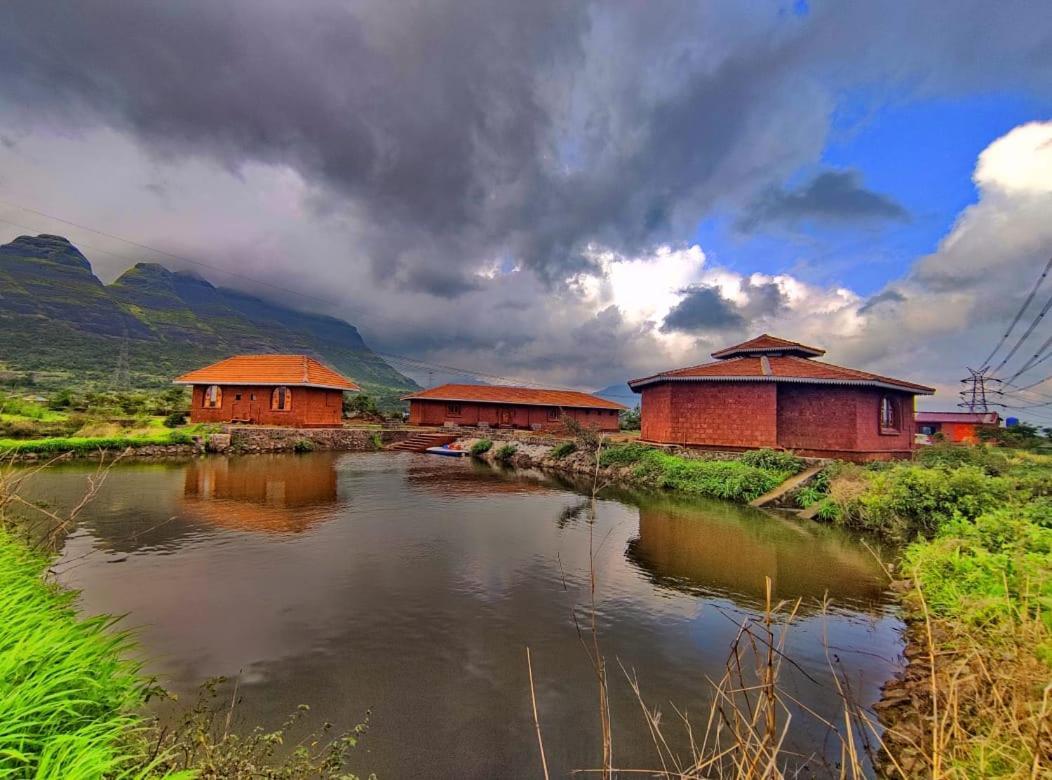 Umbartha Resort Naneghat Ghātghar Exterior photo
